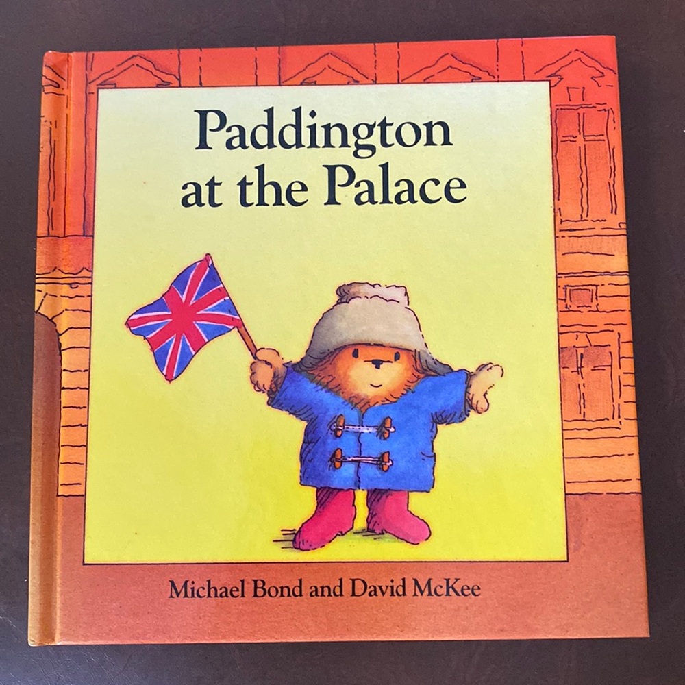 🎉Host Pick🎉 Vintage 1986 Paddington at the Palace